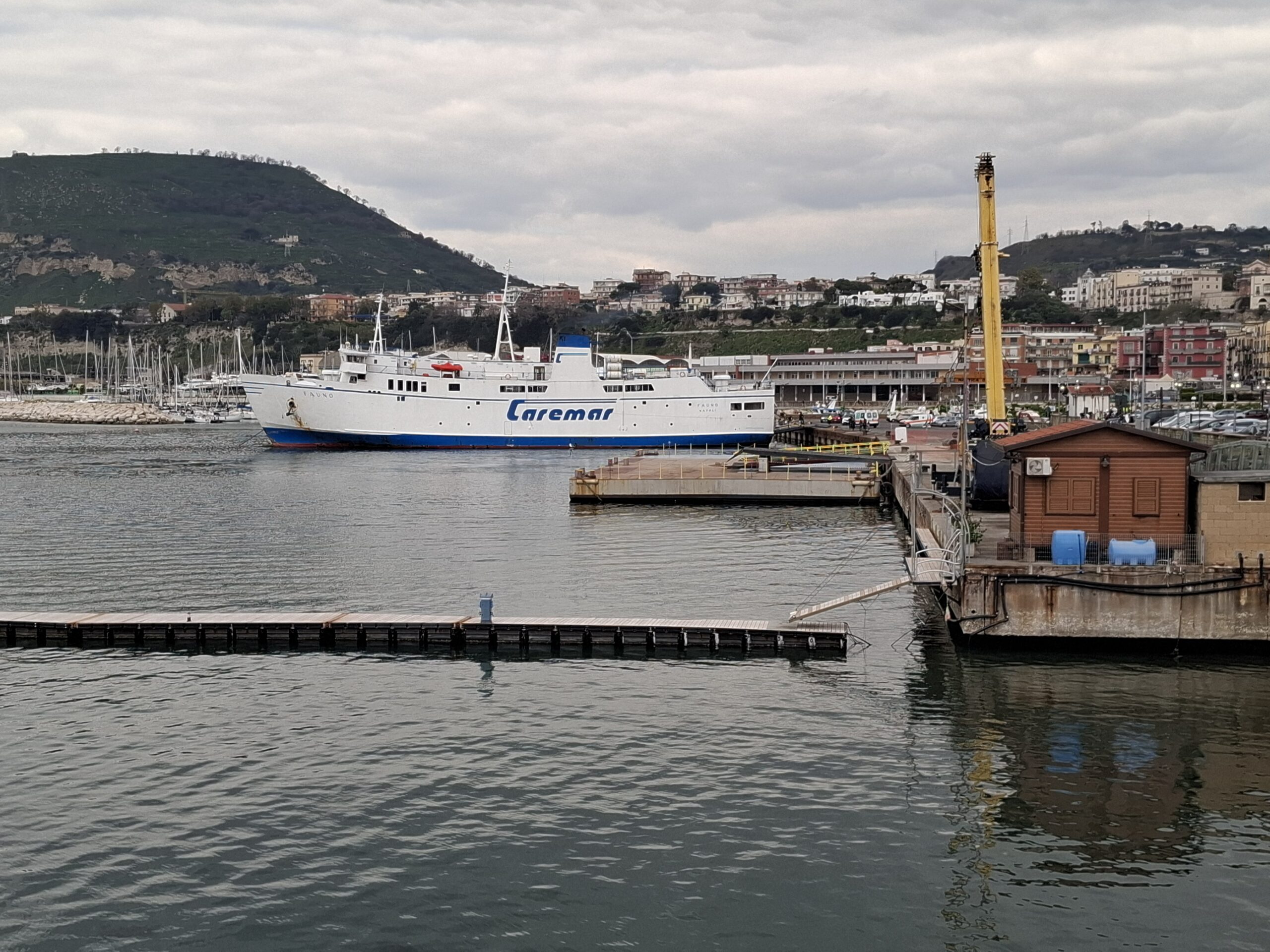 Bradisismo, terminati i lavori del pontone galleggiante al porto di Pozzuoli