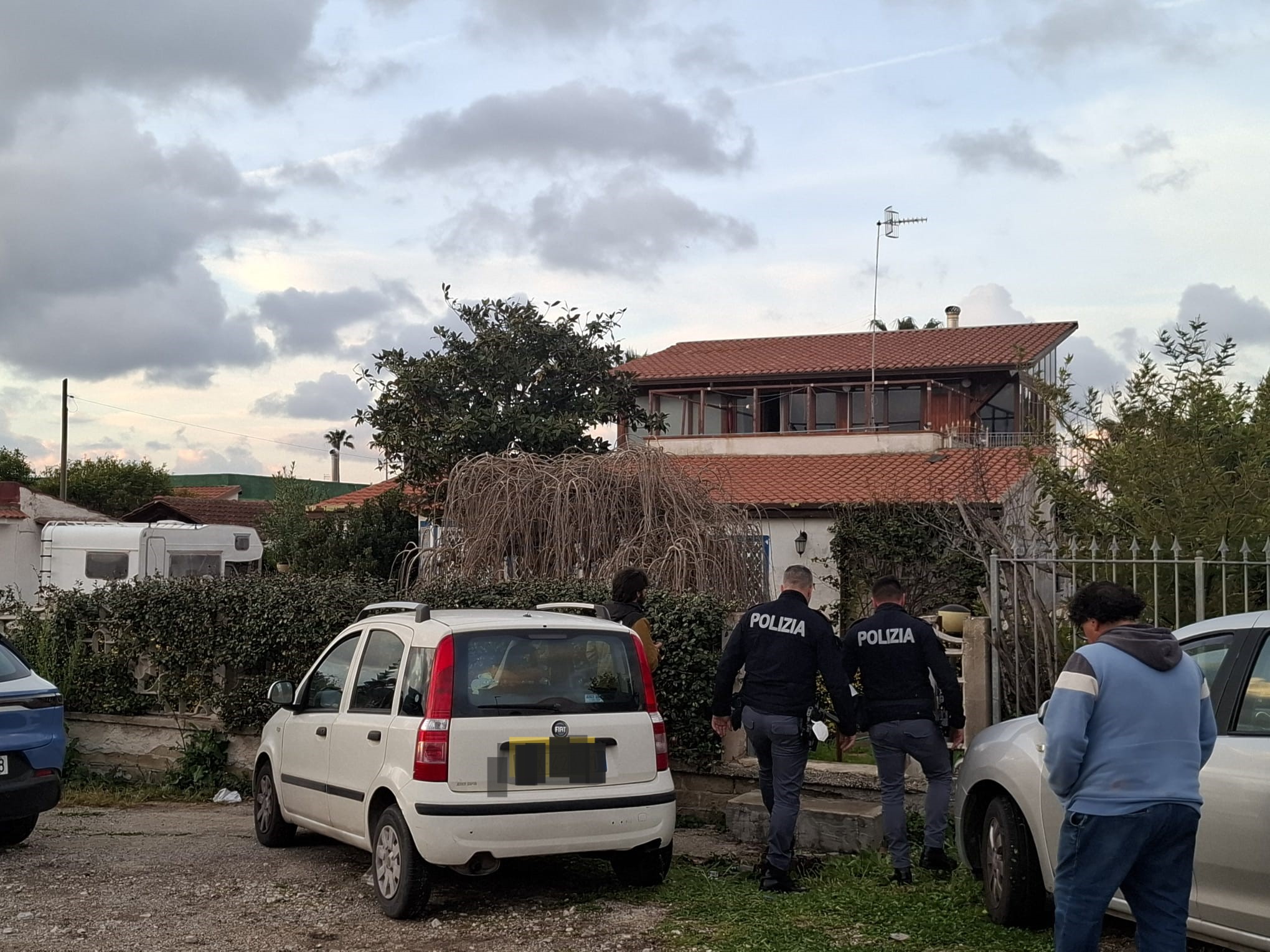 POZZUOLI/ Teresa morta in casa carbonizzata: a terra trovati oltre cento mozziconi di sigarette