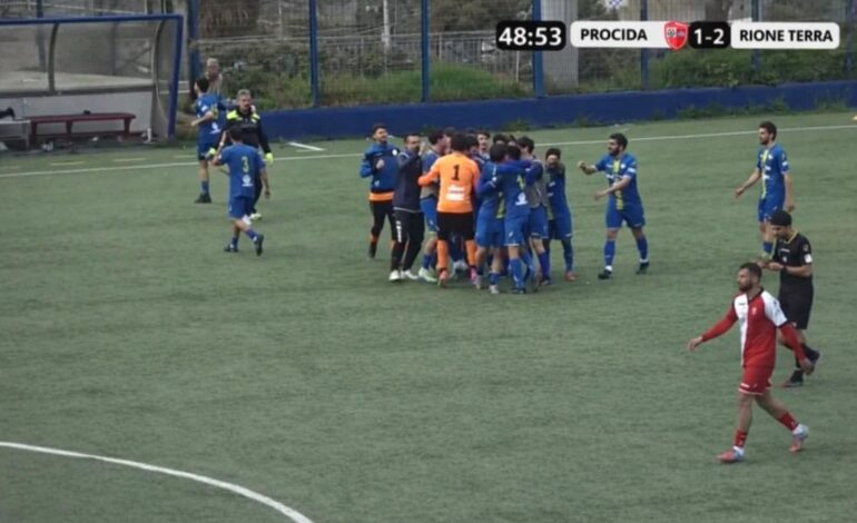 CALCIO/ Colpo in trasferta del Rione Terra: espugna Procida e vola verso i playoff