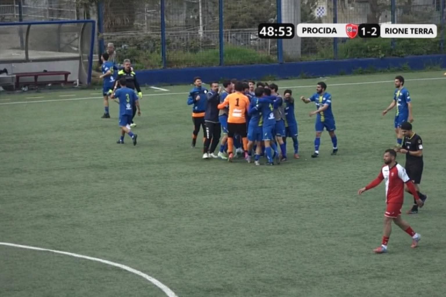 CALCIO/ Colpo in trasferta del Rione Terra: espugna Procida e vola verso i playoff