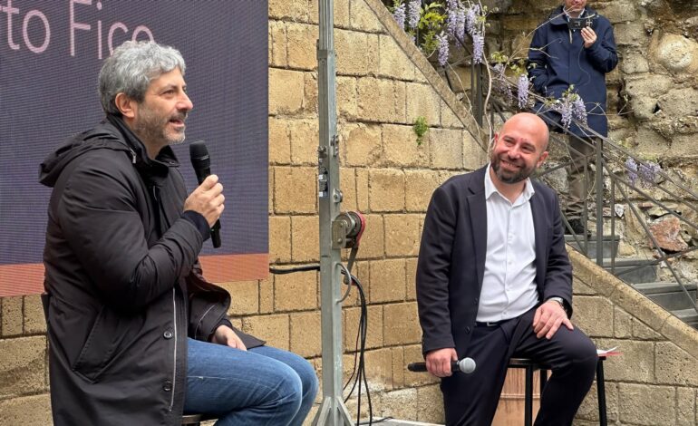 Caso rilancia «Si al Campo Largo, no a Manzoni sindaco»