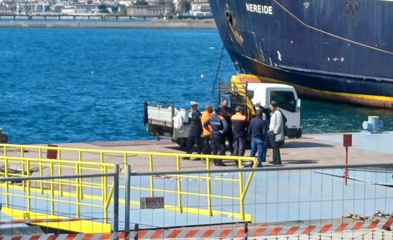 Incidente sul pontone galleggiante a Pozzuoli: due operai feriti, uno è gravissimo