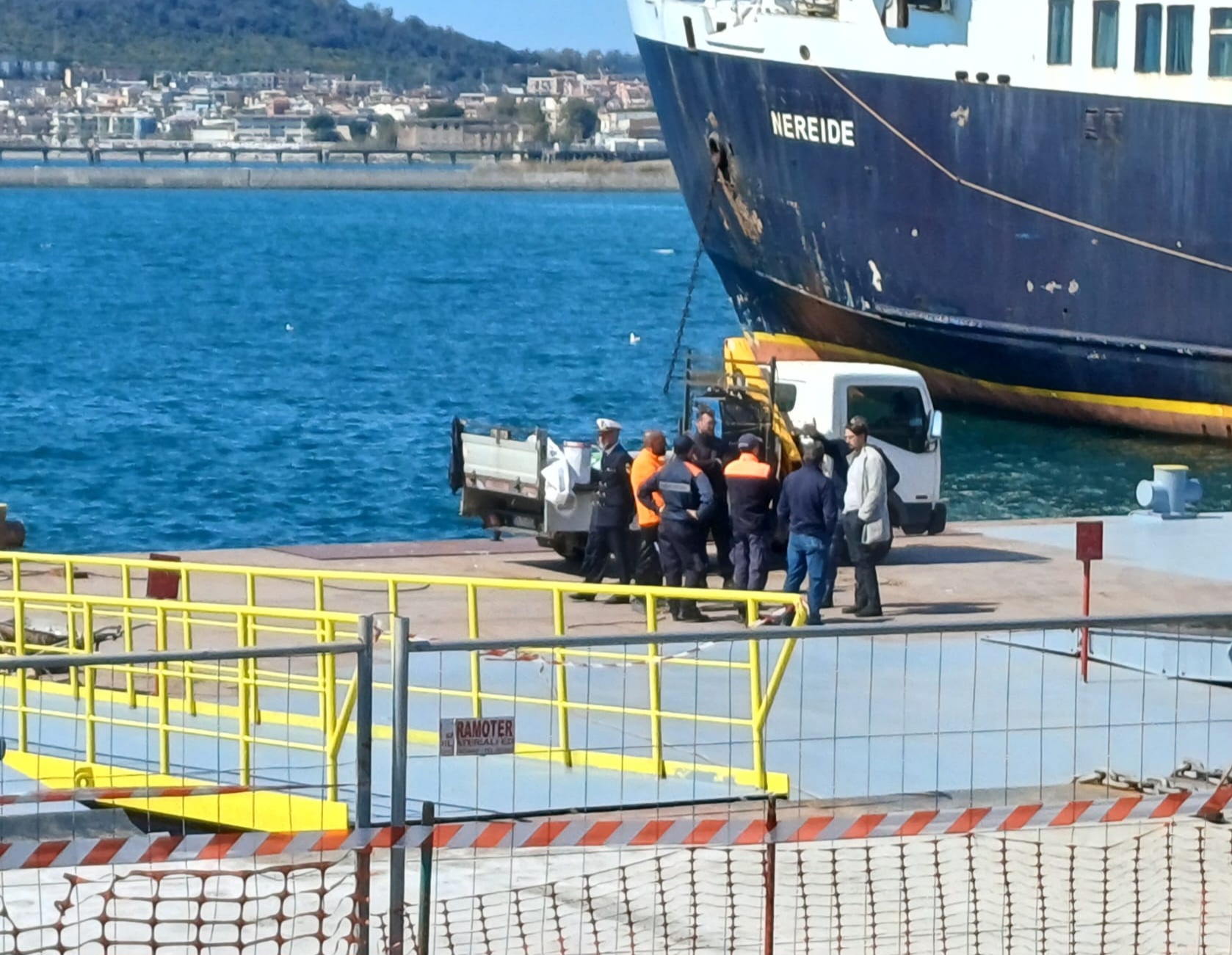 Incidente sul pontone galleggiante a Pozzuoli: due operai feriti, uno è gravissimo
