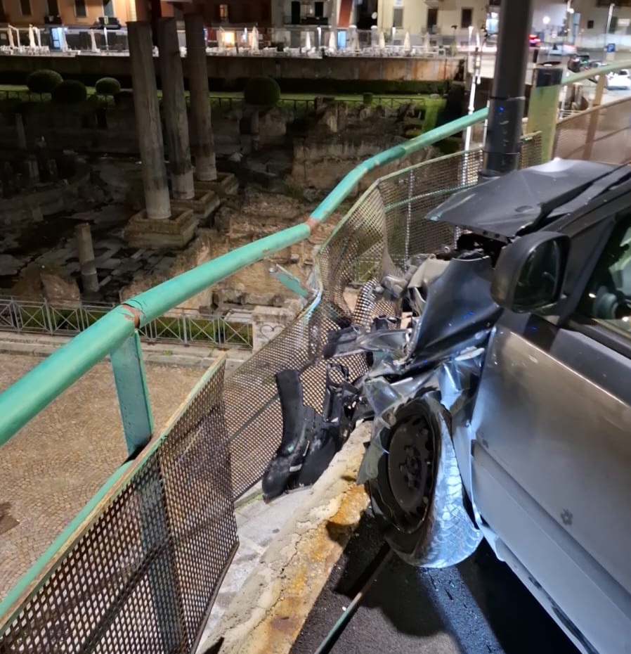 Schianto contro il cavalcavia a Pozzuoli: l’auto presa di nascosto da tre minori