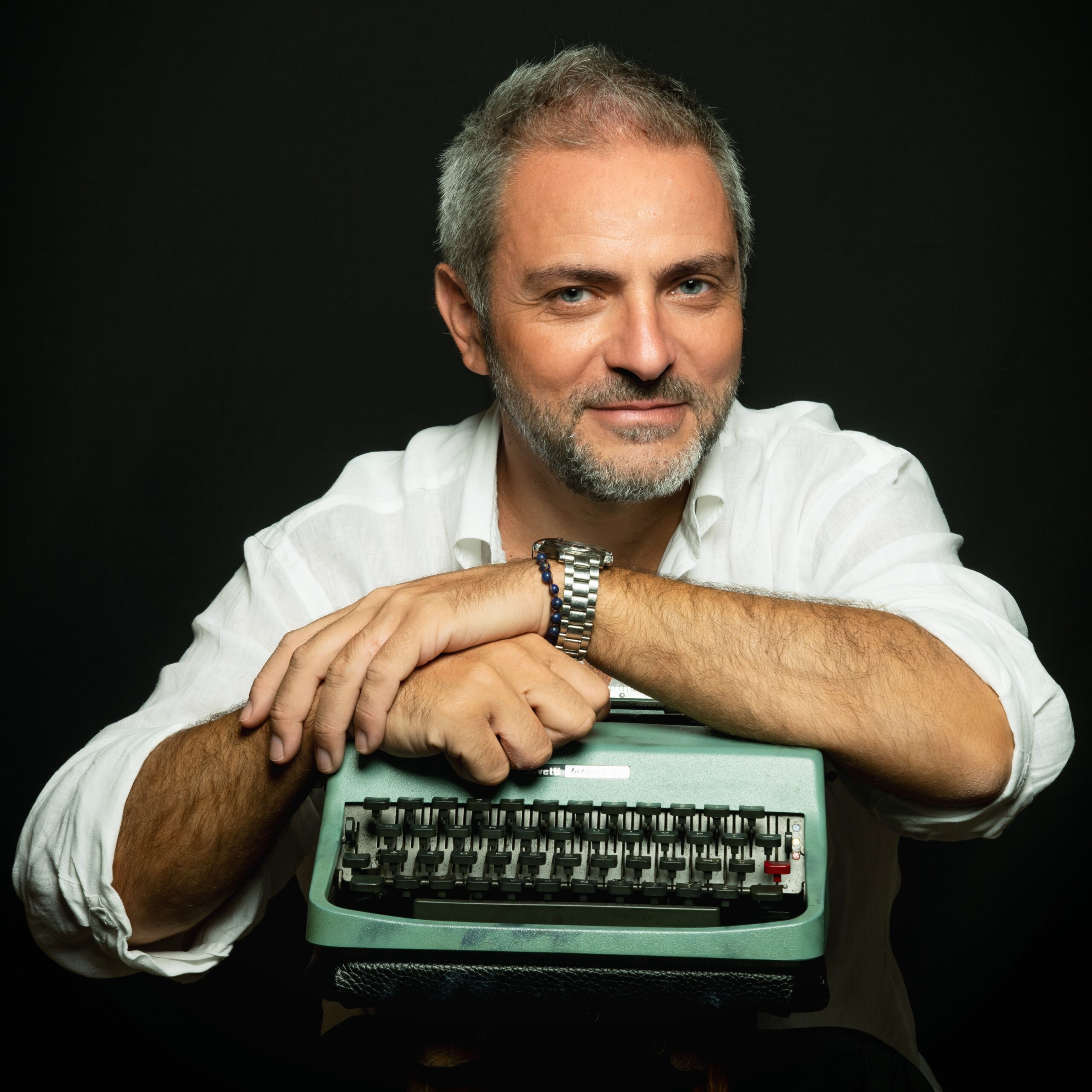 I Beatles a Pozzuoli: Michelangelo Iossa presenta il suo libro “I Giorni di Lennon” allo Spazio M’Arte