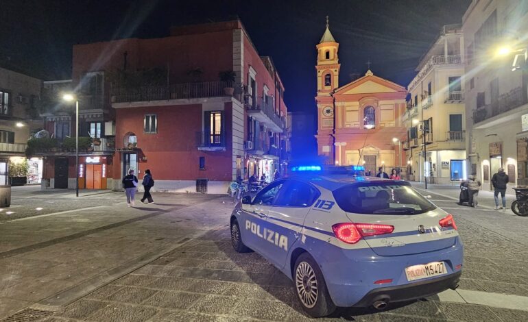Giovane pedinata in piazza a Pozzuoli: 23enne fermato dalla Polizia