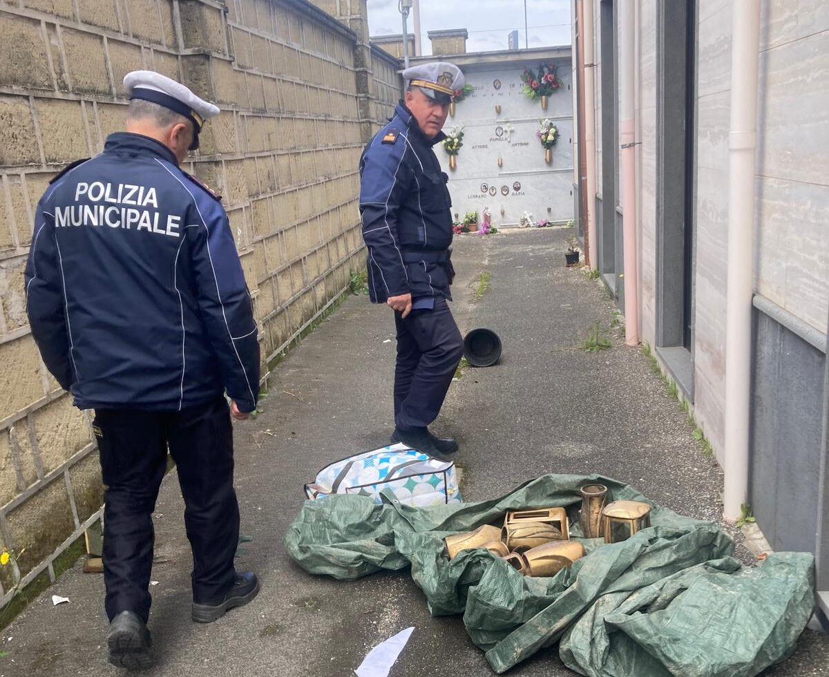 Raffica di furti al cimitero comunale di Quarto