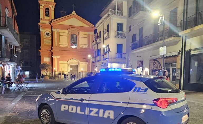 Atti persecutori ai danni di una lavoratrice nel centro di Pozzuoli: arrestato 23enne
