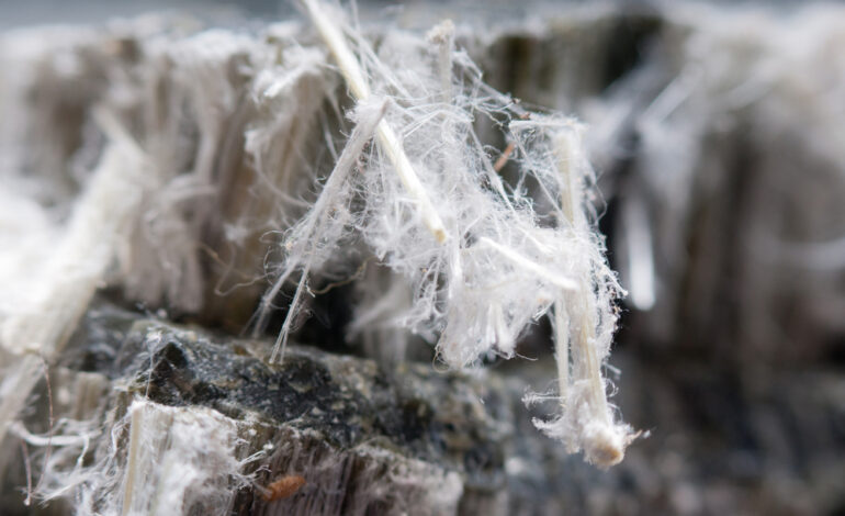 Amianto in uno stabilimento di Pozzuoli: operaio vince in tribunale contro l’INPS