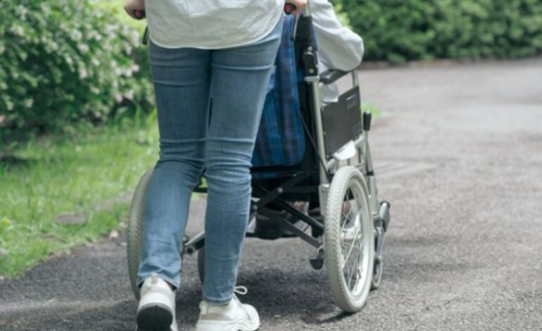 POZZUOLI/ Il grido d’allarme del padre di un giovane disabile «Assegno di cura non ancora pagato. Noi ultimi nella società»