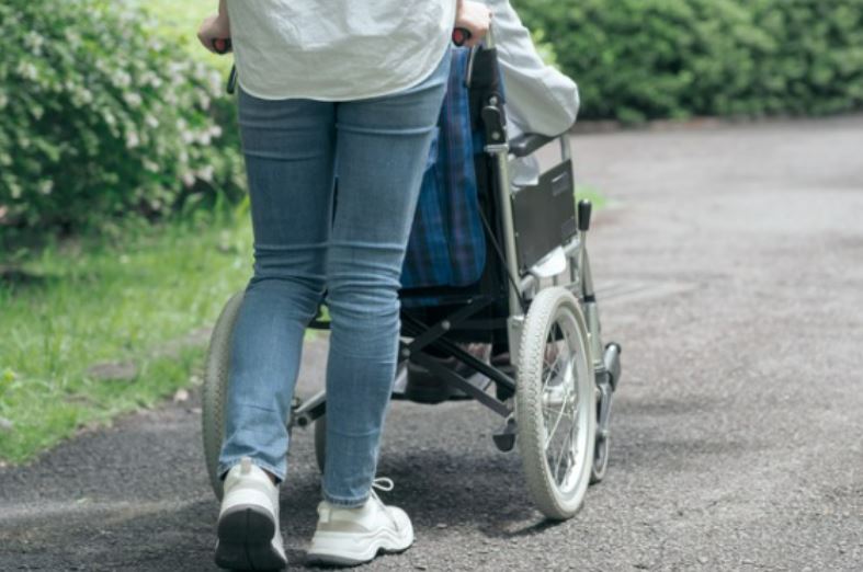 POZZUOLI/ Il grido d’allarme del padre di un giovane disabile «Assegno di cura non ancora pagato. Noi ultimi nella società»
