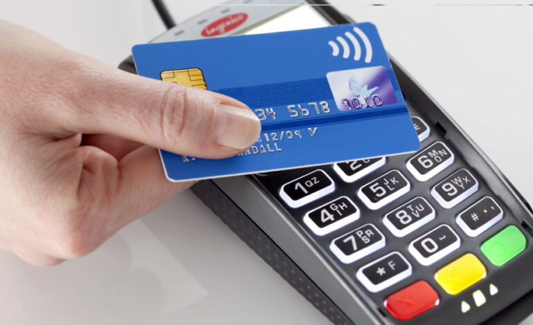 Furto in un parcheggio a Licola mare: rubano bancomat ma vengono traditi dalle transazioni