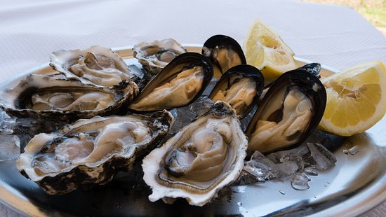 Allarme epatite A, frutti di mare crudi vietati a Pozzuoli e in tutti i Campi Flegrei