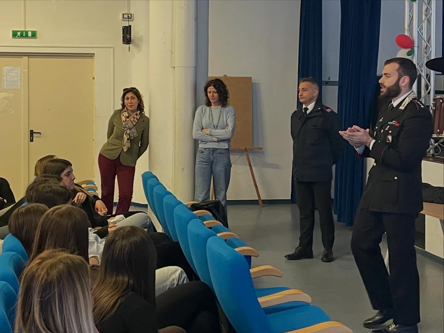 Cyberbullismo e legalità: al “Virgilio” di Pozzuoli incontro tra studenti e carabinieri