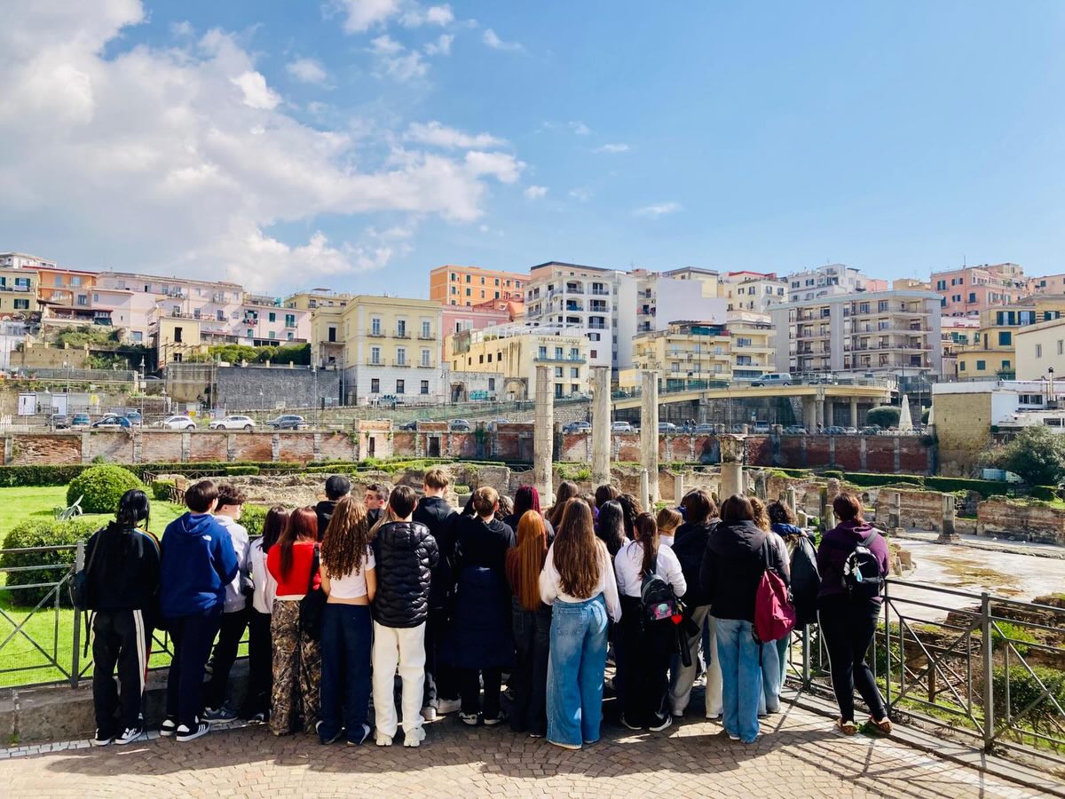 Trekking urbano a Pozzuoli: studenti del Virgilio fanno da ciceroni