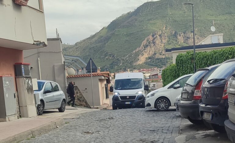POZZUOLI/ «Strada in pessime condizioni ad Arco Felice»