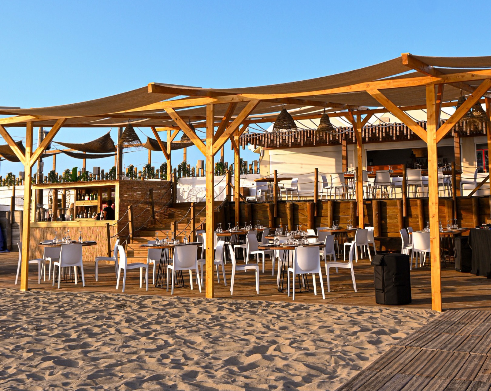 Paura all’aperitivo di Pasqua: 20enne accoltellato in un lido