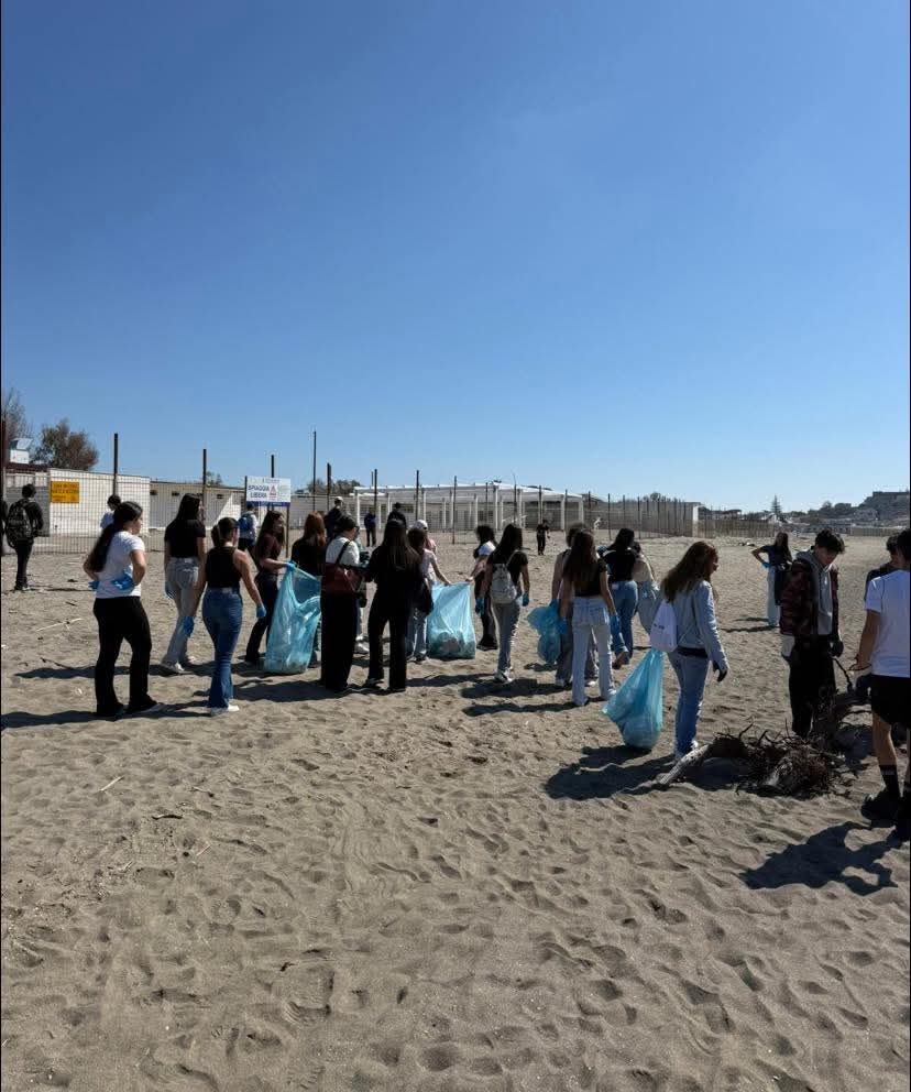 Studenti di Bacoli ripuliscono le spiagge libere