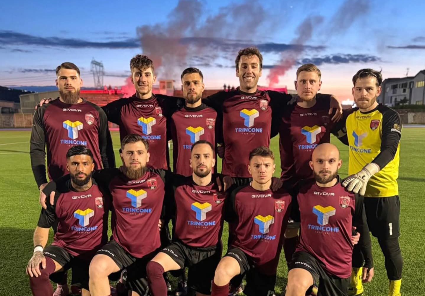 Calciatori aggrediti negli spogliatoi da tifosi e avversari: la denuncia choc della Pozzuoli Calcio