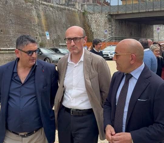 POZZUOLI/ Terriccio e brecciolino fanno felici Manzoni &C. ma non i cittadini