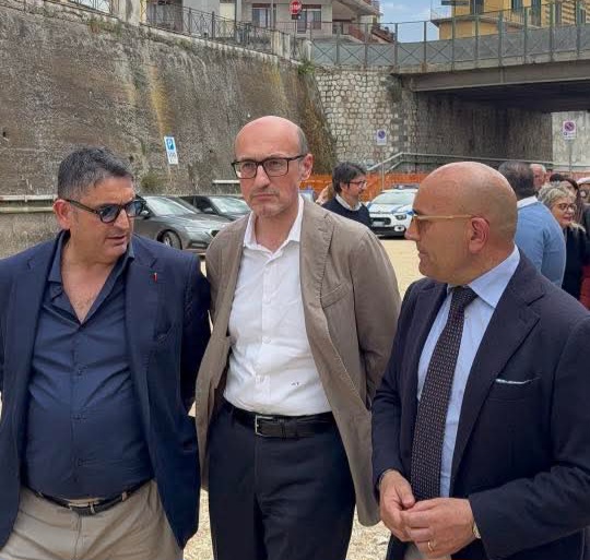 POZZUOLI/ Terriccio e brecciolino fanno felici Manzoni &C. ma non i cittadini