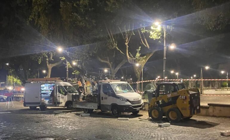 Lavori di notte nel centro di Pozzuoli, protesta dei residenti «Non ci fanno dormire»