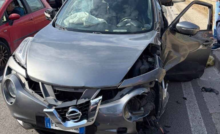 Incidente a Bacoli: auto distrutte, una persona finisce all’ospedale