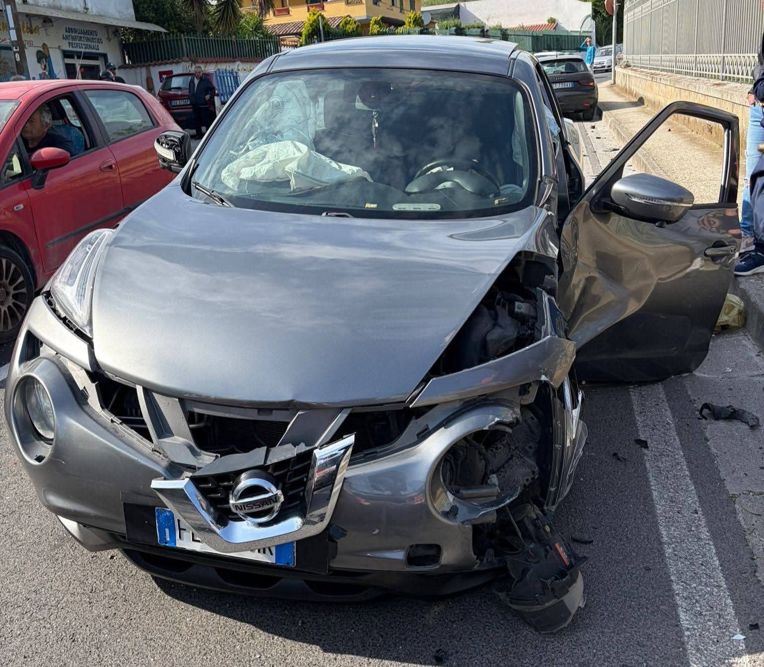Incidente a Bacoli: auto distrutte, una persona finisce all’ospedale