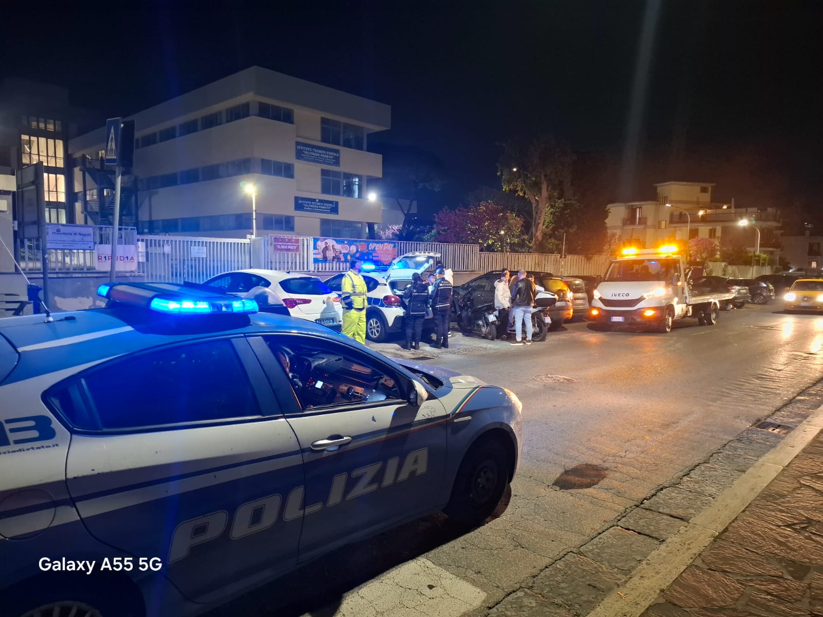 Controlli della Polizia ad Arco Felice: fermati ragazzini alla guida di scooter senza casco