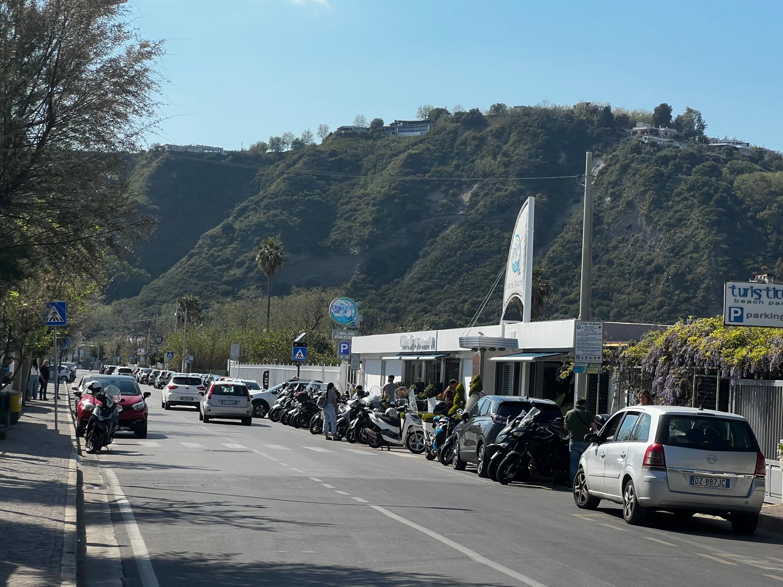 BACOLI/ Josi chiude il parcheggio dell’Oblio ma il TAR lo riapre dopo poche ore