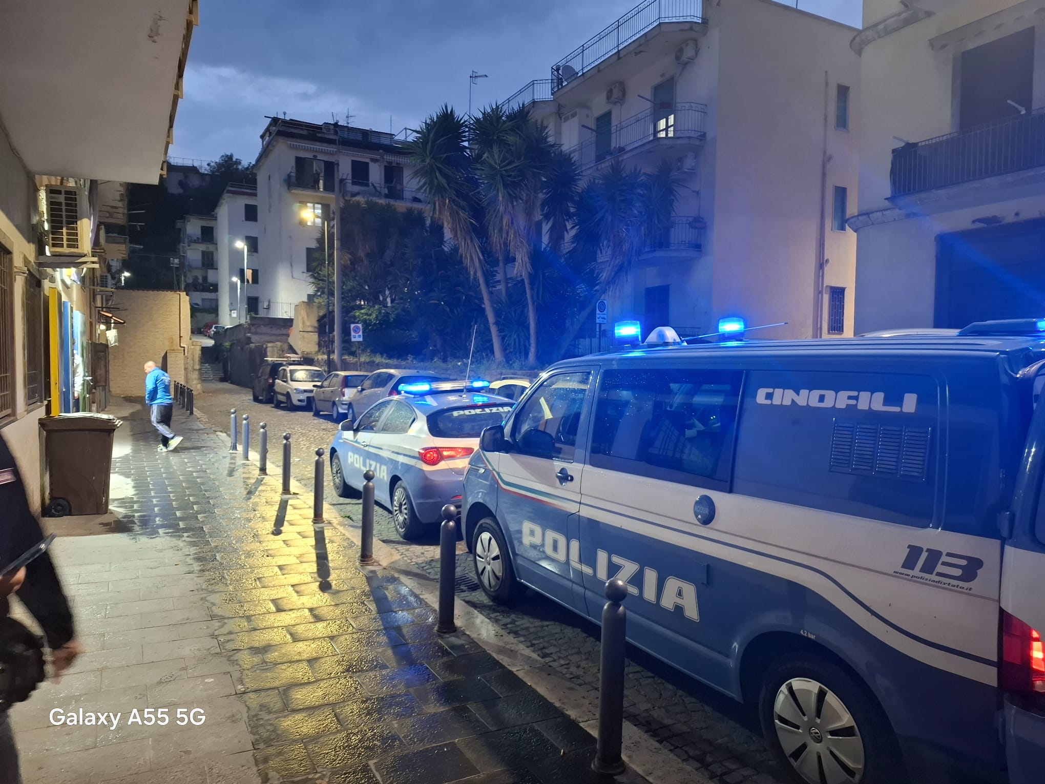 POZZUOLI/ Parcheggiatori abusivi fermati dalla Polizia sul porto e a via Napoli