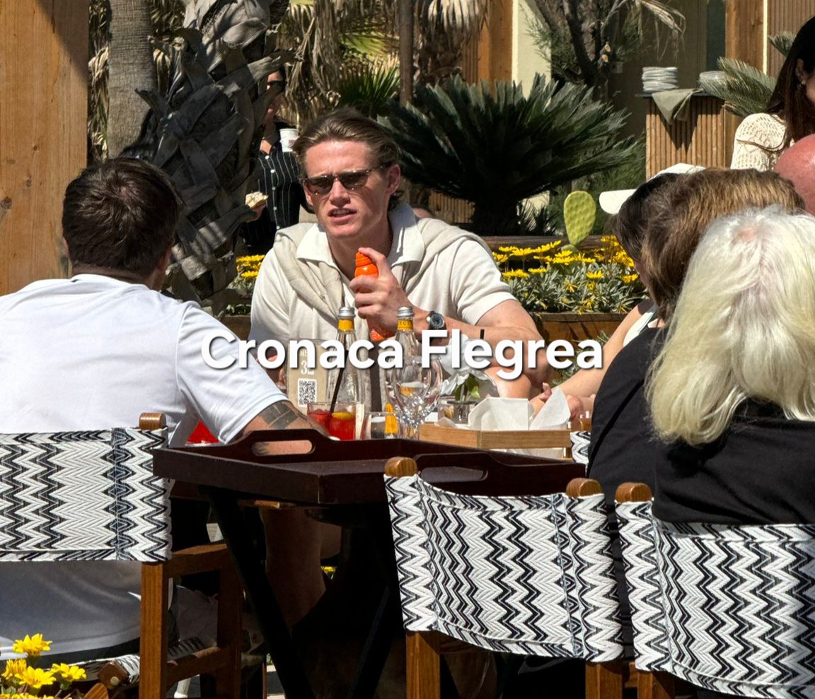 McTominay, Gilmour e Olivera al “Playa Luna” di Varcaturo per una domenica di relax – LE FOTO