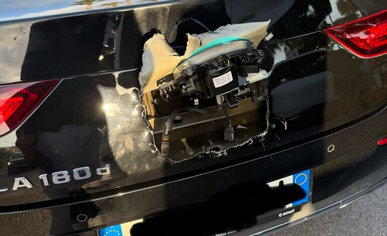 Strage di auto nei parcheggi comunali di Bacoli – LE FOTO