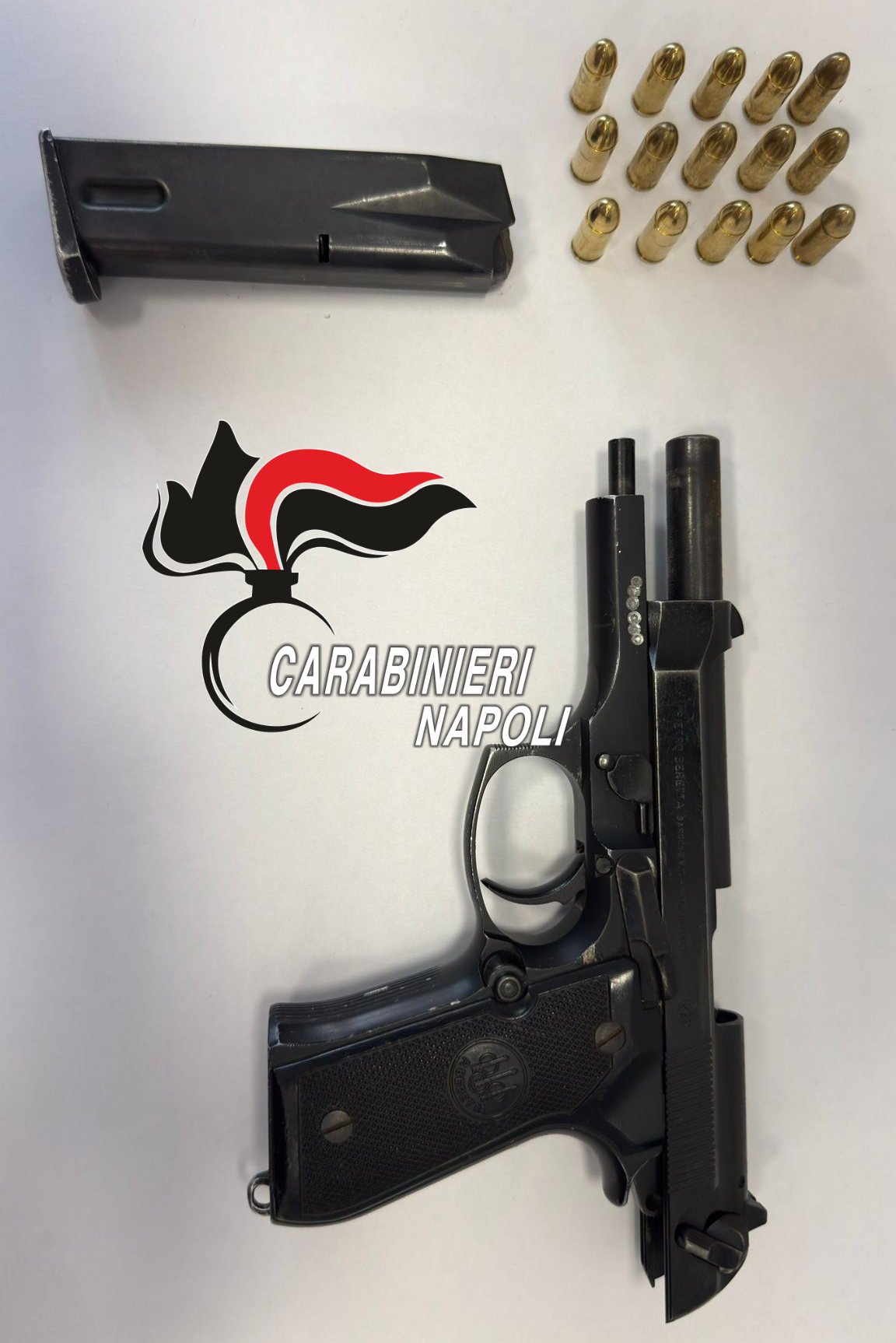 Pistola e proiettili in casa: arrestato 26enne