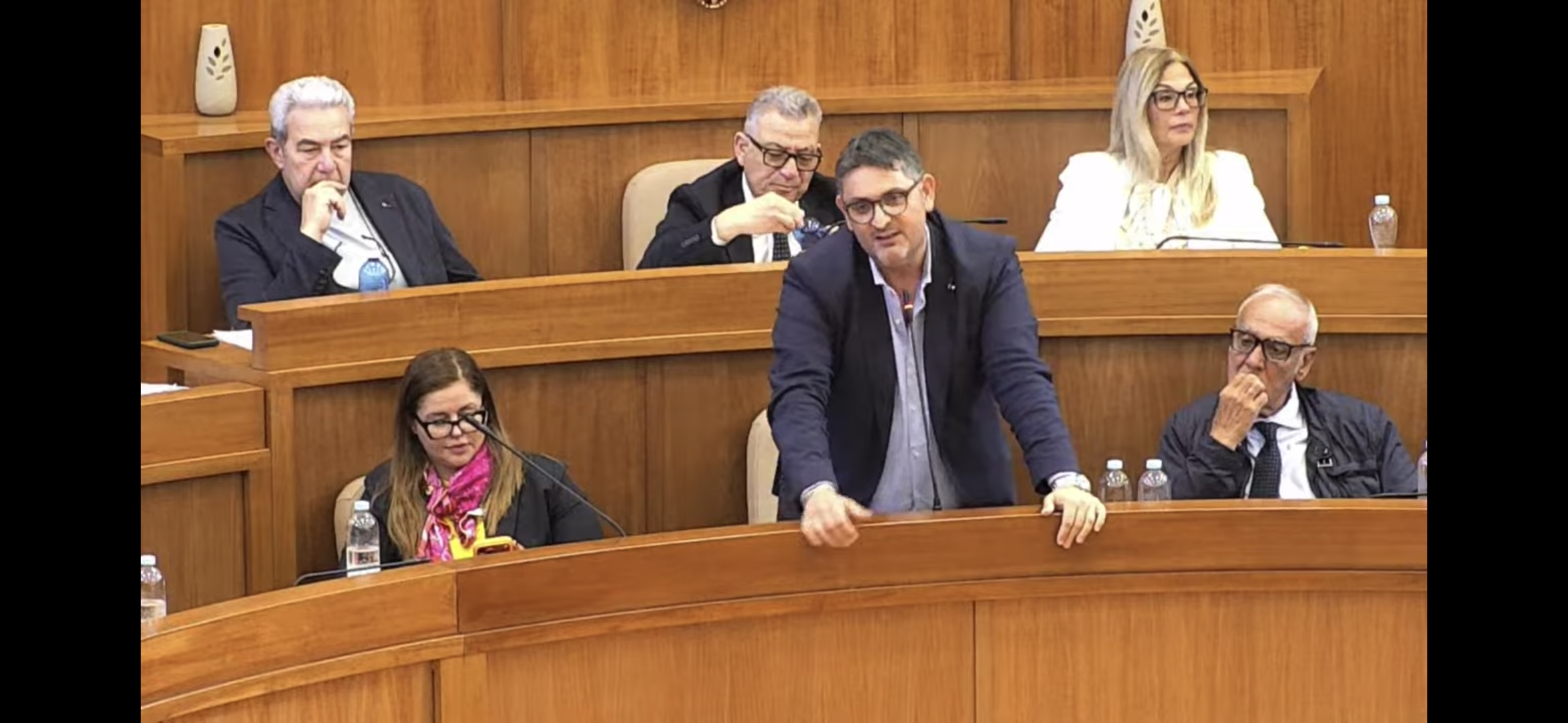 POZZUOLI/ Tensione al comune dopo la “caciara”, Manzoni & C. disertano l’aula