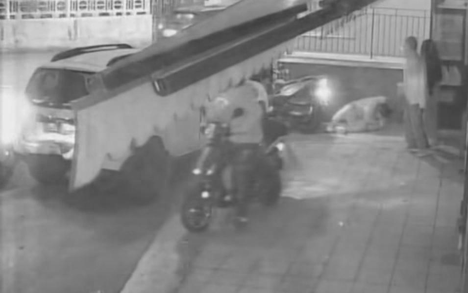 Auto fuori controllo travolge scooter a Monte di Procida. La vittima: “Guidava ubriaco e sotto effetto di droghe”