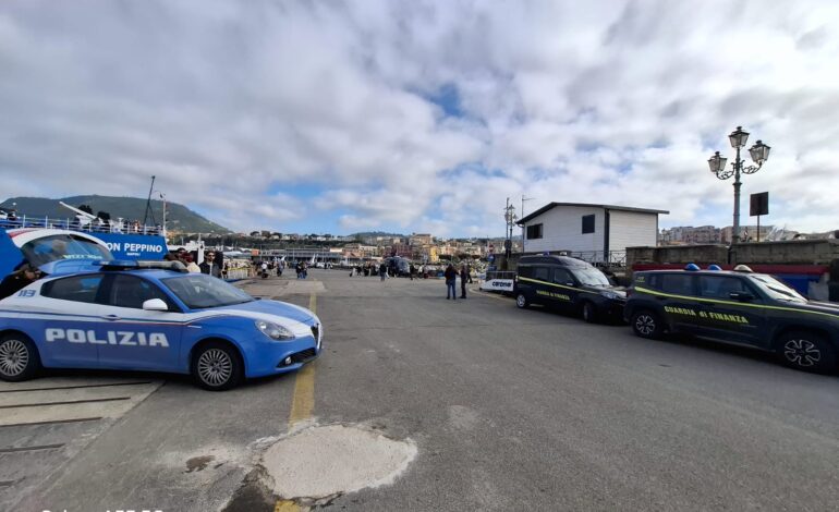 Pasqua e Pasquetta di controlli al porto di Pozzuoli: controllate 114 persone, sei trovate con droga addosso
