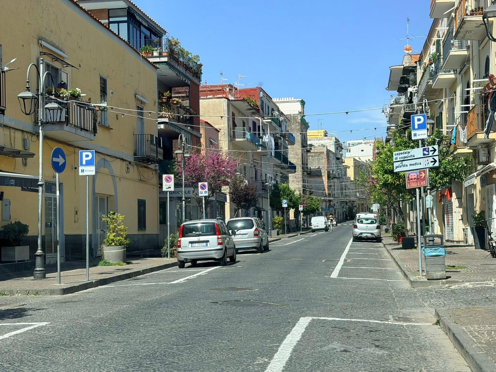 BACOLI/ Disattivata la Ztl in centro, soddisfatti i commercianti: “Respiro per le nostre attività”