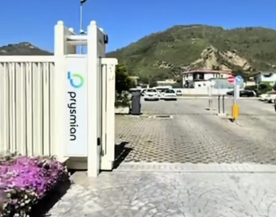 «Parcheggio pubblico trasformato in privato dalla Prysmian» nuovo abuso a Pozzuoli