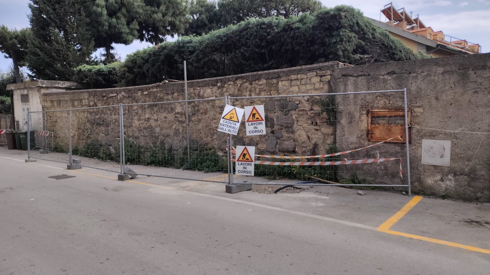 POZZUOLI/ «Area transennata, posti auto negati per lavori mai iniziati»
