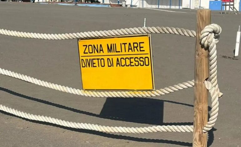 Lido della Marina, parla il concessionario: “Chiesta la rimozione del cartello zona militare”