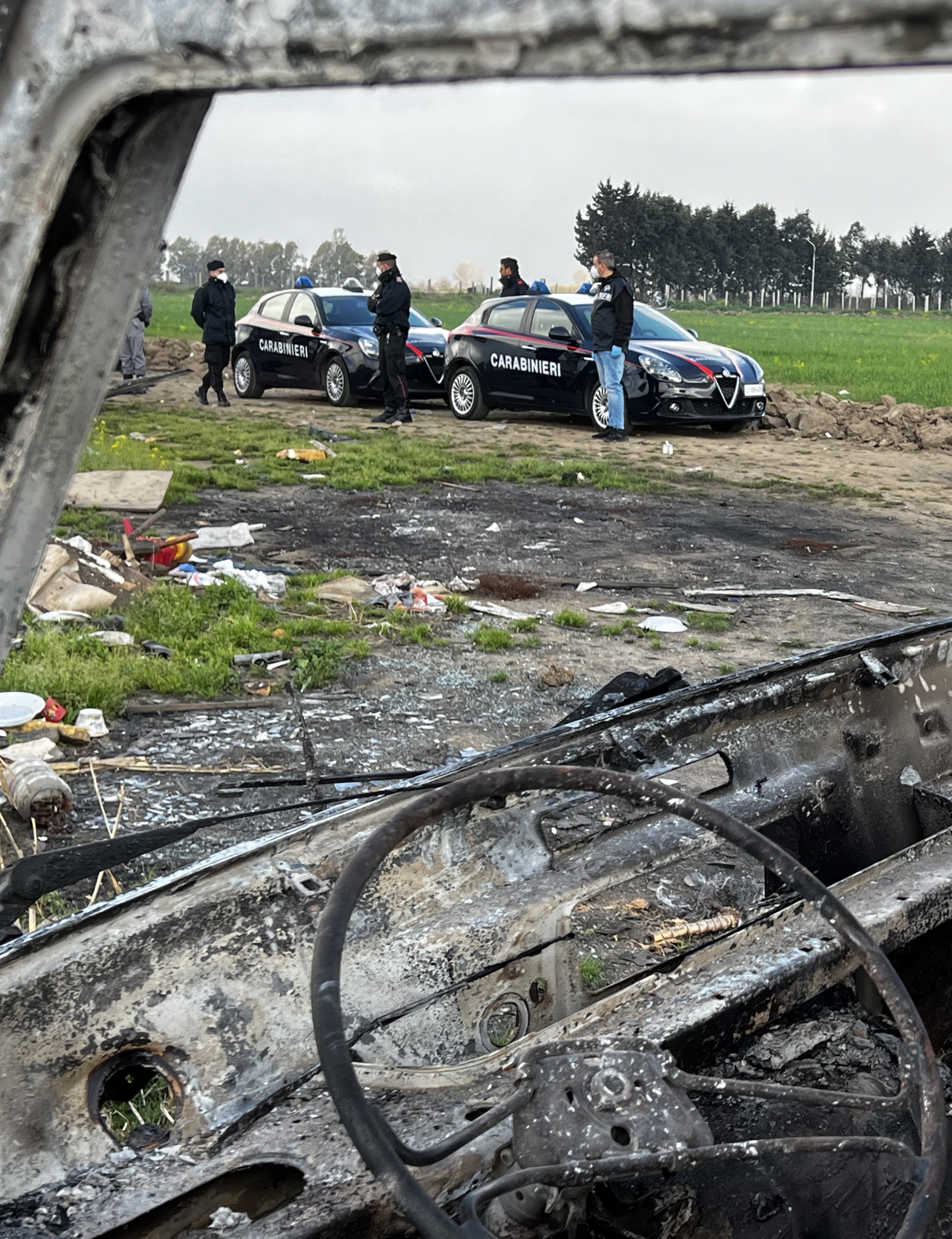 Appicca incendio nel campo rom: arrestato un 23enne