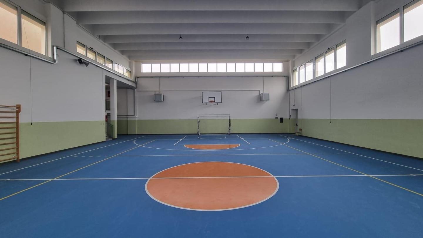 Il Ministro Musumeci fa il sindaco di Pozzuoli e presenta la nuova palestra della scuola Pergolesi