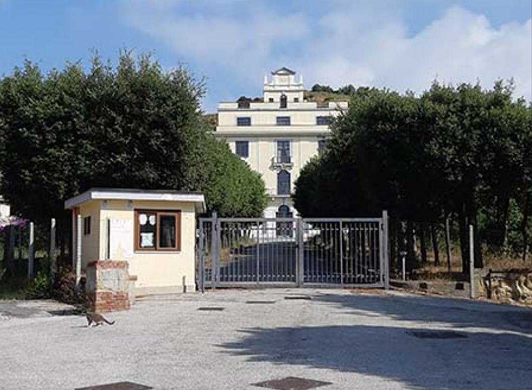 Aumento di valori anidride carbonica e di temperatura: chiuso a Pozzuoli l’istituto Petronio