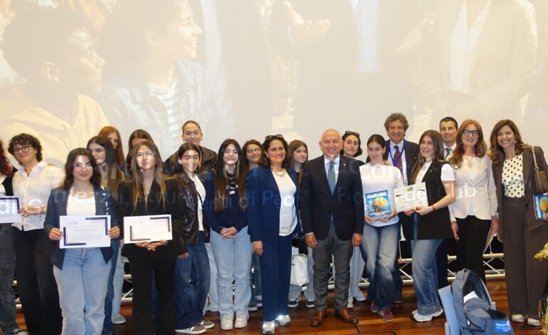 Concorso regionale sulla Pace, il Distretto Rotary premia Anna Franzese del Liceo Pitagora di Pozzuoli