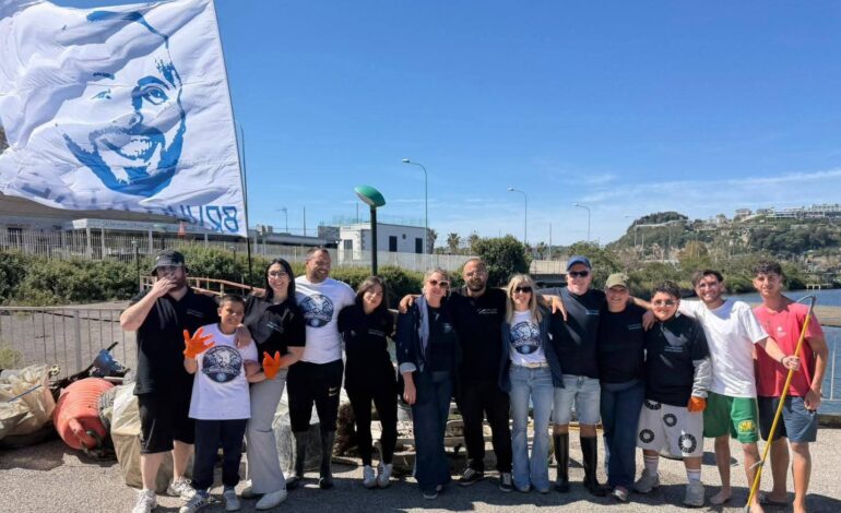 Puliamo il lago Lucrino: volontari in azione a Pozzuoli