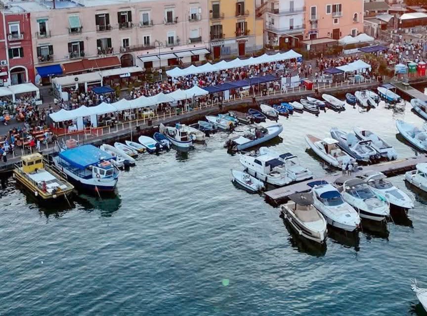 Il porto di Baia si rifà il look: stanziati 800mila euro