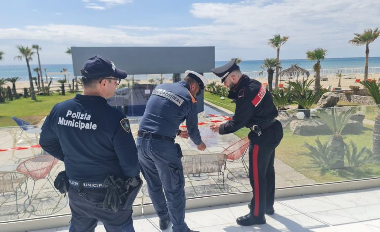 Abusi in spiaggia tra Licola e Varcaturo: sequestri in quattro stabilimenti balneari