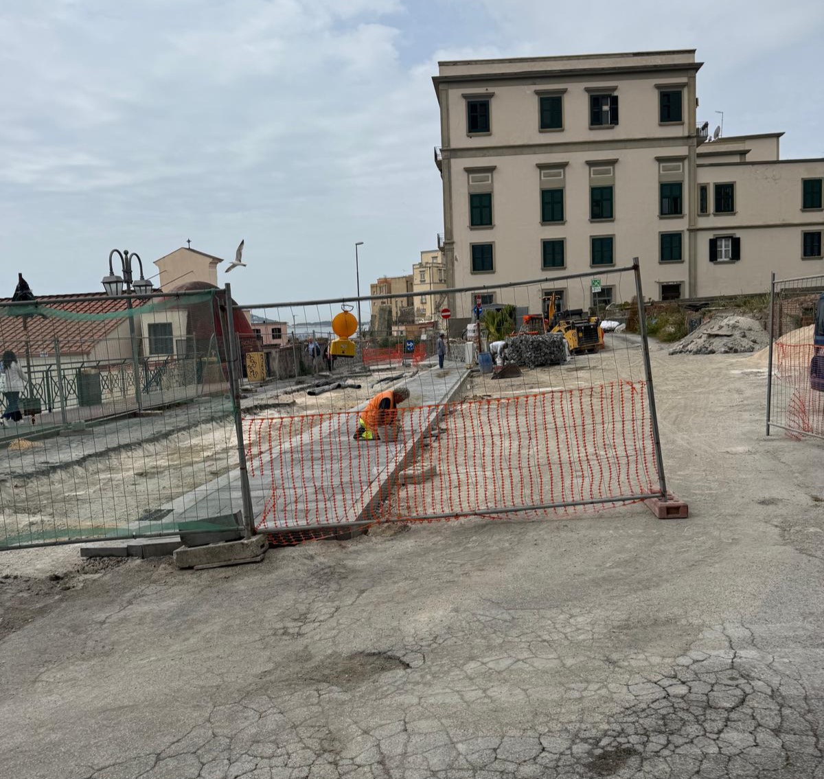 «Io, costretto a chiudere la mia attività per i lavori lumaca del comune di Pozzuoli»