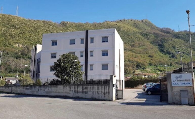 POZZUOLI/ Senza stipendio da marzo: protestano i dipendenti della RSA di Toiano